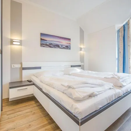 Apartment Duenenpark - Komfortplus Mit 2 Schlafzimmern Und Balkon Im Dachgeschoss 198 *